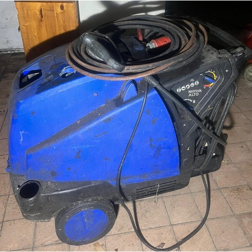 31 - NILFISK ALTO NEPTUNE HOT WATER PRESSURE WASHER - 3 PHASE