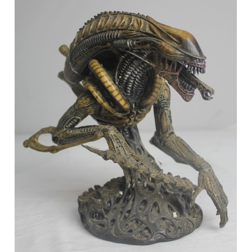 60 - LIMTED EDITION ALIEN WARRIOR - 2682/6000 AND ALIEN FIGURES