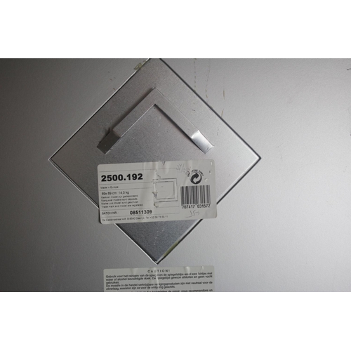 194 - BEVEL EDGE MIRROR WITH MIRRORED FRAME