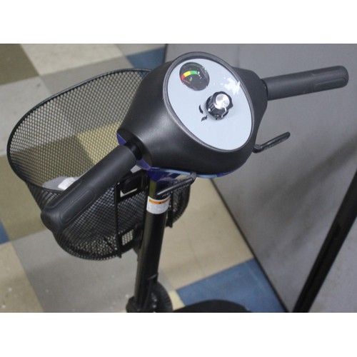 38 - CARECO ECLYPSE MOBILITY SCOOTER COMES WITH KEY AND CHARGER