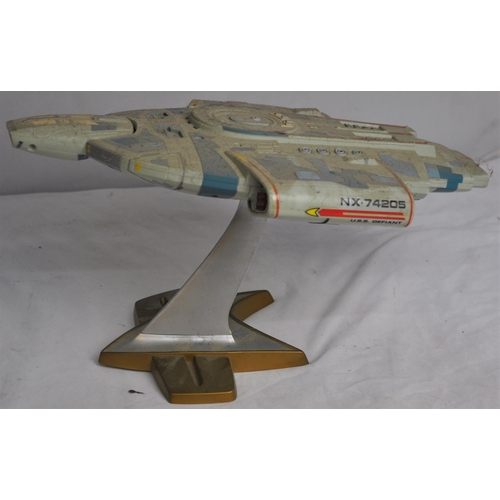 237 - 2 STAR TREK MODELS - USS ENTERPRISE, USS DEFIANT