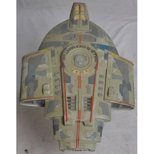 237 - 2 STAR TREK MODELS - USS ENTERPRISE, USS DEFIANT