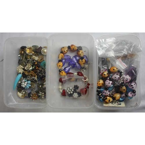 405 - BOX OF JEWELLERY MAKING ACCESSORIES, NECKLACES AND BRACELETS