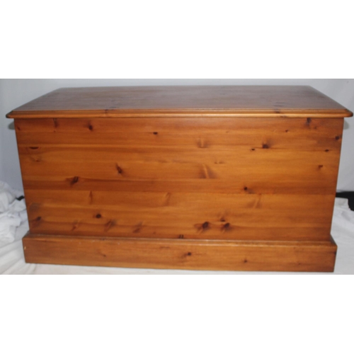 407 - PINE BLANKET BOX