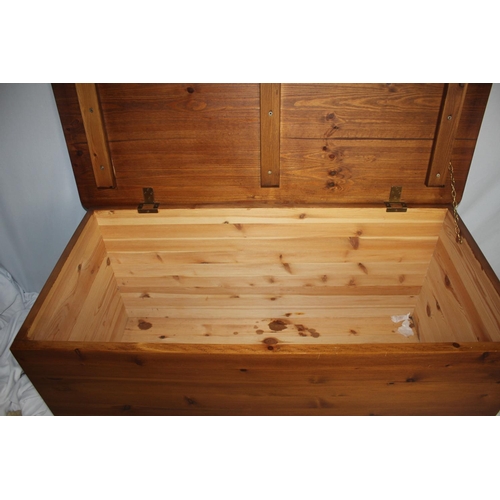 407 - PINE BLANKET BOX