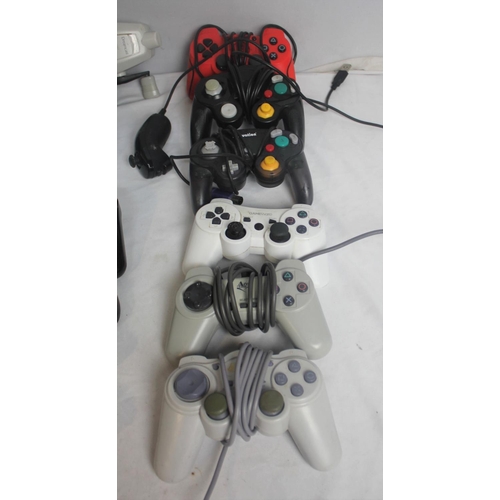 444 - 20 VARIOUS CONTROLLERS