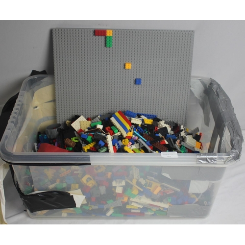 445 - CRATE OF LEGO