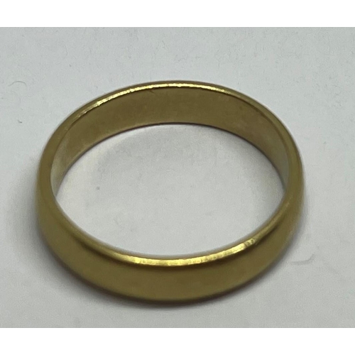 493 - 22ct GOLD WEDDING BAND - SIZE J (3.7g)