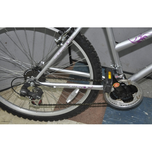 35 - 2 LADIES BIKES - APOLLO OUTRIDER 15 SPEED 17