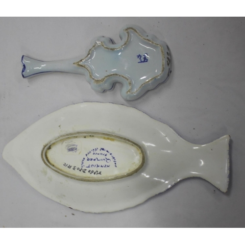 41 - MISCELLANEOUS POTTERY ITEMS - QUIMPER FISH SHAPED TRAY, BANJO DISH, DELFT PLATE, VASE, BLUE AND WHIT... 