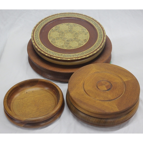 60 - VARIOUS WOODEN/TREEN ITEMS - BOWLS, TRAYS, ETC