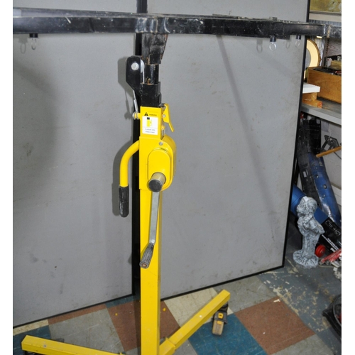 77 - PLASTERBOARD LIFTER