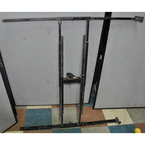 77 - PLASTERBOARD LIFTER