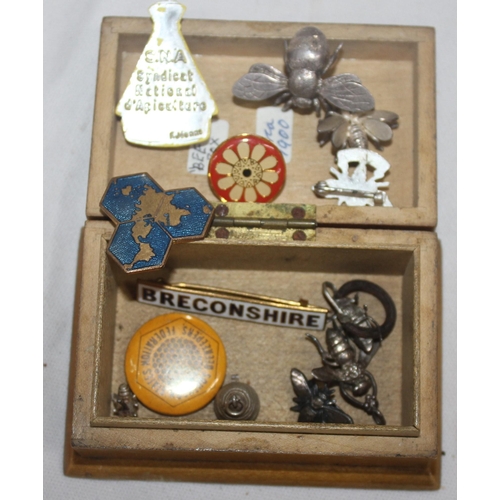 83 - VARIOUS ANTIQUE HONEY BEE RELATED SILVER AND WHITE METAL JEWELLERY AND BOXES (EX BEEKEEPER BRECON 19... 