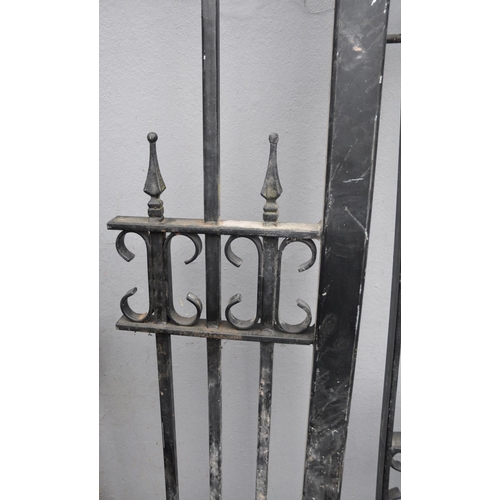 89 - WROUGHT IRON GATE & MATCHING GATE POST (W33