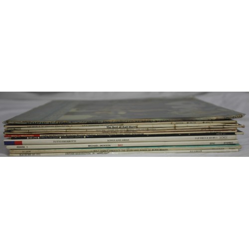 181 - BOX OF VINYL RECORDS - LPs AND SINGLES - MARIO LANZA, THE BEST OF QUINCEY JONES AND WALTZES BY STRAU... 