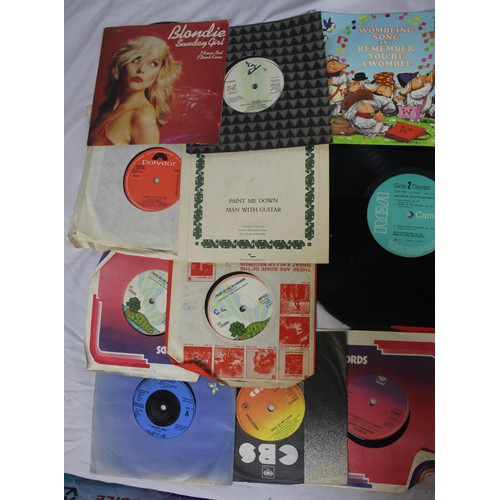 181 - BOX OF VINYL RECORDS - LPs AND SINGLES - MARIO LANZA, THE BEST OF QUINCEY JONES AND WALTZES BY STRAU... 