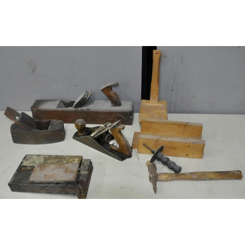 256 - VARIOUS TOOL INCLUDING SAWS AND AXES