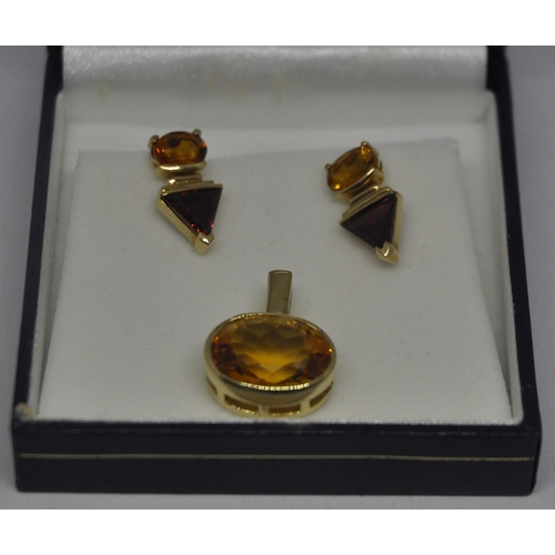 386 - PAIR EARRINGS SET TOPAZ & RED STONES WITH PENDANT SET TOPAZ STONE - ALL MARKED 375 (7.5g)