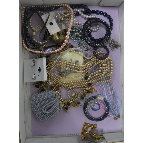 301 - TUB OF JEWELLERY MAKING ACCESSORIES AND 5 TUBS OF COSTUME JEWELLERY - EARRINGS, NECKLACES, ETC