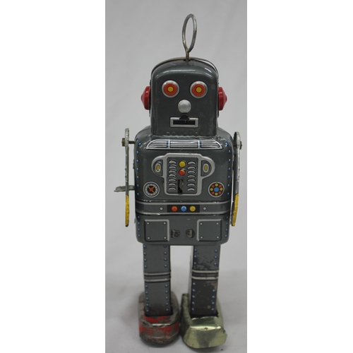 302 - VINTAGE TINPLATE TOYS - 1960s CLOCKWORK SPACEMAN ROBOT BY YONEYA YONE JAPAN, DREAM BOAT BATTERY OP C... 