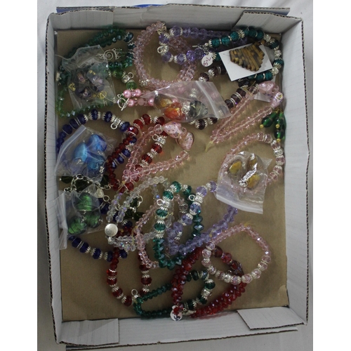 306 - BOX AND 2 TRAYS OF COSTUME JEWELLERY - BROOCHES, BRACELETS, NECKALCES, ETC