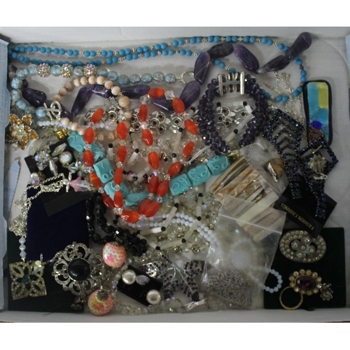 306 - BOX AND 2 TRAYS OF COSTUME JEWELLERY - BROOCHES, BRACELETS, NECKALCES, ETC