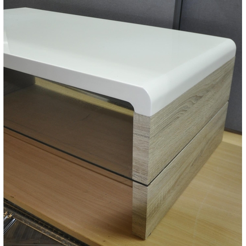 322 - WOODGRAIN & WHITE COFFEE TABLE WITH GLASS UNDERSHELF (43