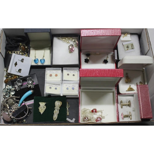 10 - 4 TRAYS OF COSTUME JEWELLERY - BROOCHES, EARRINGS, NECKLACES, COIN BRACELET, ETC