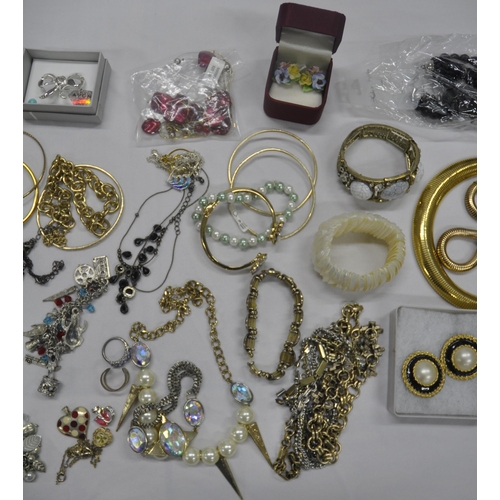 49 - QUANTITY OF COSTUME JEWELLERY