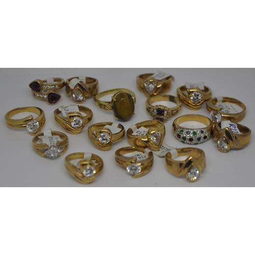 440 - QUANTITY OF COSTUME JEWELLERY RINGS