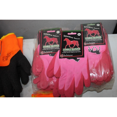 15 - BOX OF VARIOUS WORK GLOVES