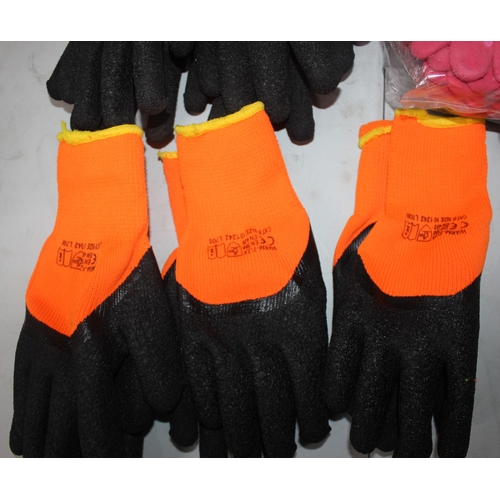 15 - BOX OF VARIOUS WORK GLOVES