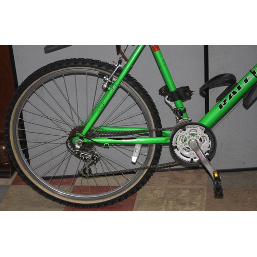 40 - 2 BIKES - APOLLO VEHO 18 SPEED MOUNTAIN BIKE 20