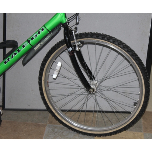 40 - 2 BIKES - APOLLO VEHO 18 SPEED MOUNTAIN BIKE 20