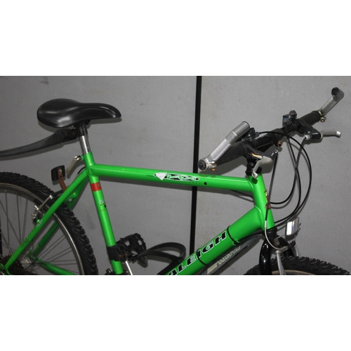 40 - 2 BIKES - APOLLO VEHO 18 SPEED MOUNTAIN BIKE 20