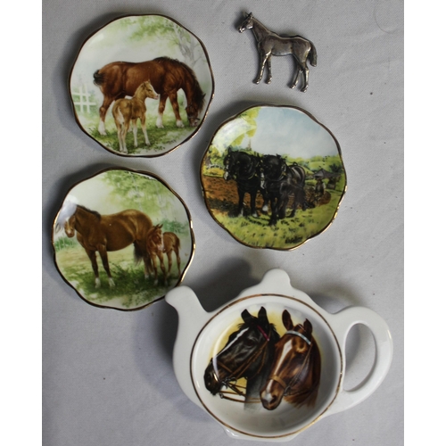 151 - VARIOUS HORSE MEMORABILIA: ROYAL VALE PLATE, 3 MINIATURE BONE CHINA PLATES WITH STANDS, TEAPOT SHAPE... 