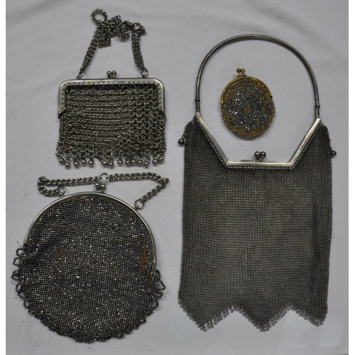 162 - QUANTITY VINTAGE HANDBAGS - CHAINMAIL BAGS, ETC, INCLUDING DEPOSE AND 1 MARKED EPNS