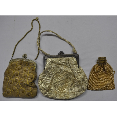 162 - QUANTITY VINTAGE HANDBAGS - CHAINMAIL BAGS, ETC, INCLUDING DEPOSE AND 1 MARKED EPNS