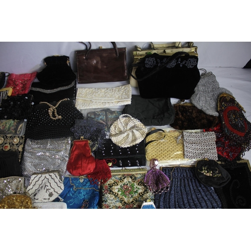 184 - VARIOUS VINTAGE HANDBAGS