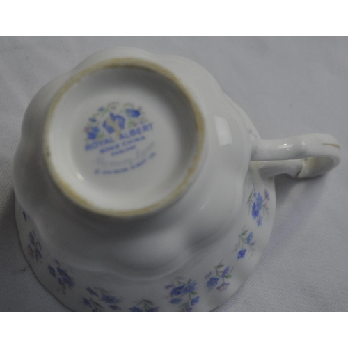 190 - ROYAL ALBERT MEMORY LANE DINNER SERVICE