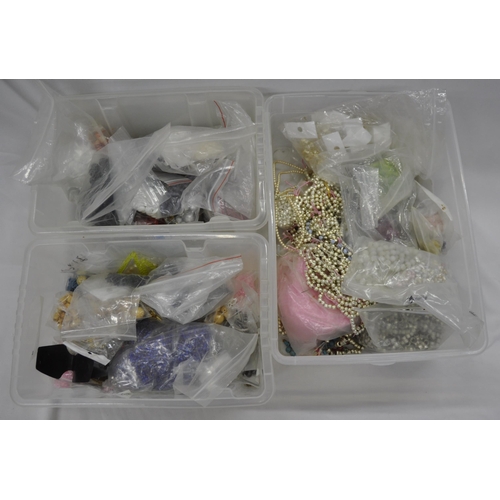 200 - 6 PLASTIC BOXES COSTUME JEWELLERY MAKING ACCESORIES