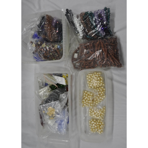 200 - 6 PLASTIC BOXES COSTUME JEWELLERY MAKING ACCESORIES