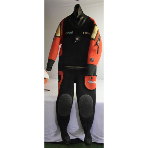 226 - FULL SET OF SCUBA DIVING EQUIPMENT INCLUDING DRY SUITE - SIZE M, STABILIZER JACKET WITH SPARE INNER ... 