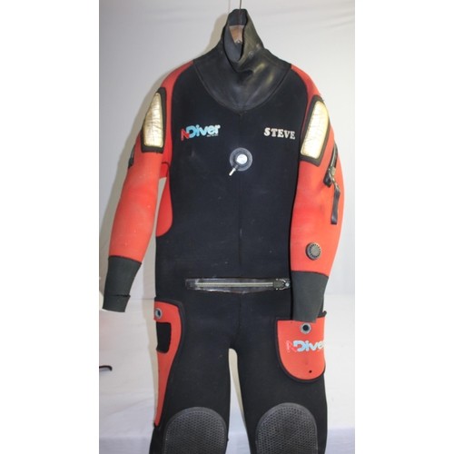 226 - FULL SET OF SCUBA DIVING EQUIPMENT INCLUDING DRY SUITE - SIZE M, STABILIZER JACKET WITH SPARE INNER ... 