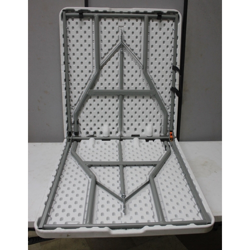 232 - 2 METAL FRAME FOLDING TABLES WITH PLASTIC TOPS