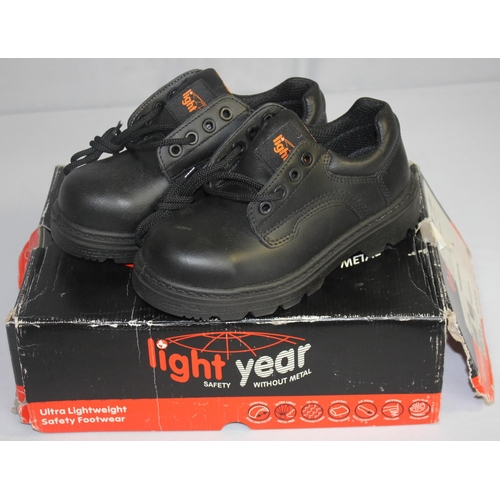 234 - 6 PAIR OF LIGHT YEAR SAFETY BOOTS - 5 x SIZE 6