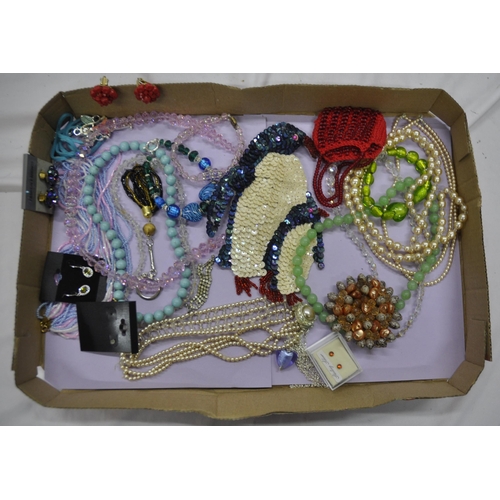 285 - 4 TRAYS OF COSTUME JEWELLERY