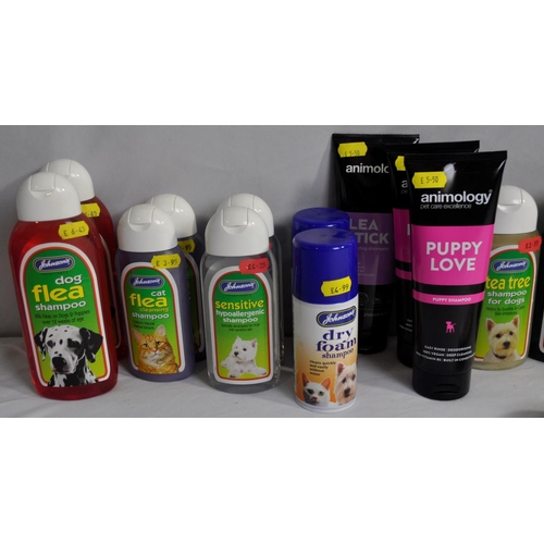 313 - VARIOUS PET ACCESSORIES INCLUDING SHAMPOO & TOOTHPASTE