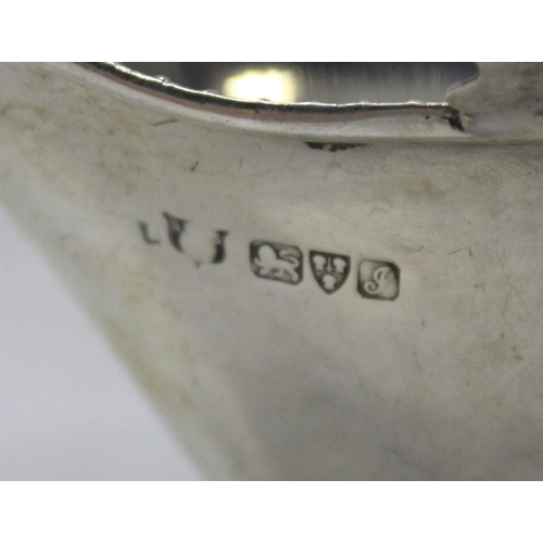 329 - SILVER 2-HANDLED SAUCE BOAT HALLMARK FOR CHESTER 1909 130g